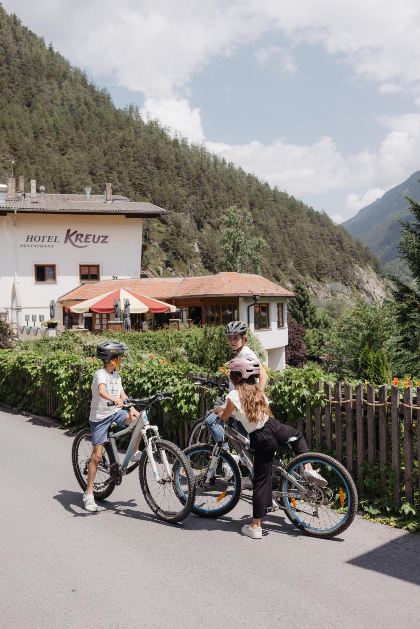 Hotel Kreuz Пфундс Экстерьер фото